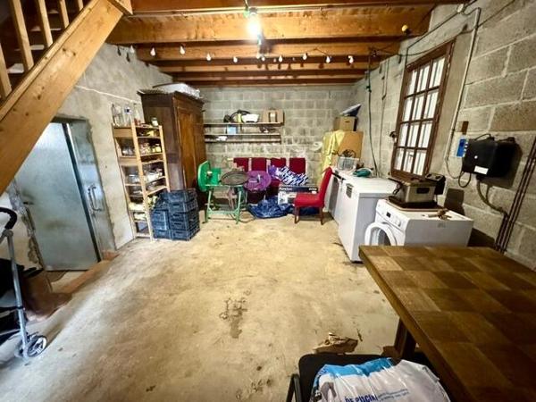 Exclusivité - Ensemble comprenant maison et appartement 140 m2 sur 3902 m2 de terrain
