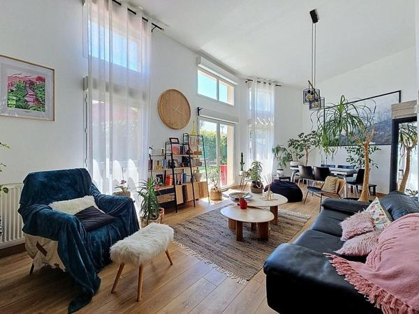 Maison de caractère, 3 chambres dont 1 suite parentale proche toutes commodités