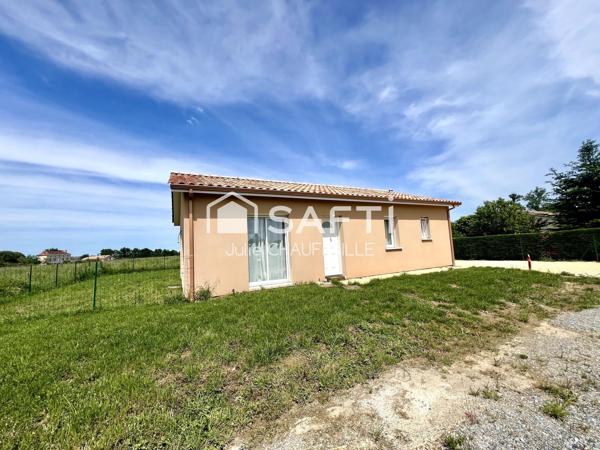 Maison neuve dans un village de campagne