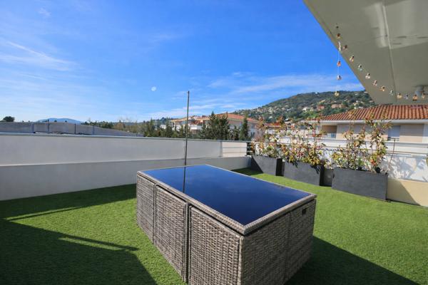 Appartement Mandelieu La Napoule 3 pièce(s) dernier étage plein sud