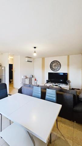 appartement comme neuf, terrasse et 2 places de parking