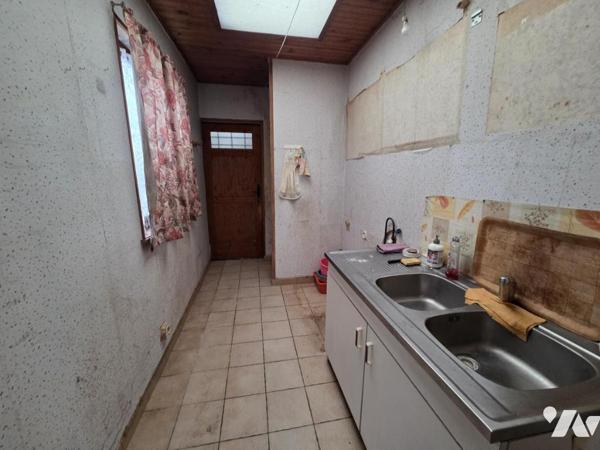 LILLE CORMONTAIGNE  MAISON 1930 A RENOVER - 2 CHAMBES + BUREAU + PETITE COUR