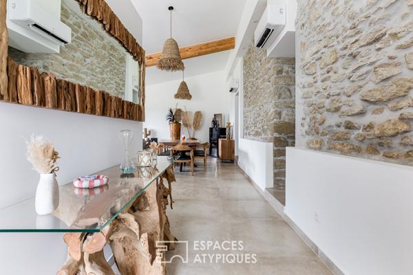 Maison en pierre de caractère à la rénovation contemporaine