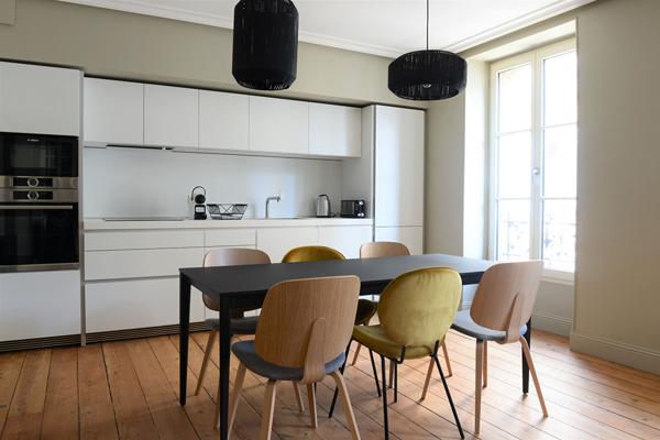ARCHITECTURE SUBLIMÉE - APPARTEMENT RÉNOVÉ AU JARDIN PUBLIC - Bordeaux