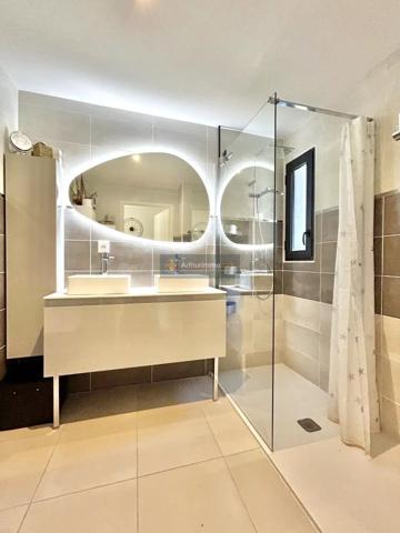 Vente                                                      Appartement
                        
                     3 pièces                      71 m2                     à Saint-Aygulf