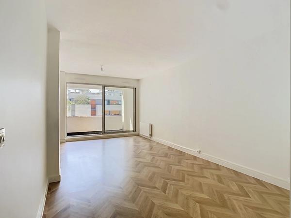 PORTE DOREE - BOIS DE VINCENNES - T4 (2 chambres) avec LOGGIA + PARKING + CAVE