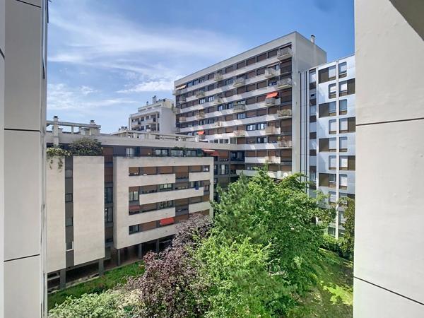 PORTE DOREE - BOIS DE VINCENNES - T4 (2 chambres) avec LOGGIA + PARKING + CAVE