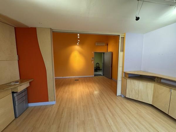 VOUVRAY BUREAUX A VENDRE 256 M² TERRAIN 937 M²