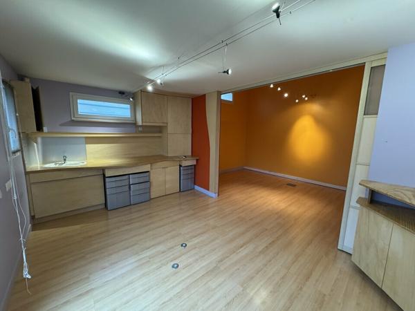 VOUVRAY BUREAUX A VENDRE 256 M² TERRAIN 937 M²