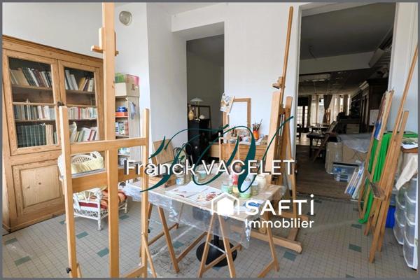 Grande demeure de caractère avec local commercial dans le centre historique