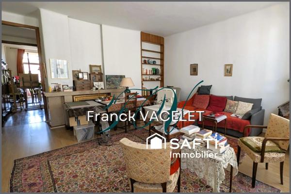 Grande demeure de caractère avec local commercial dans le centre historique