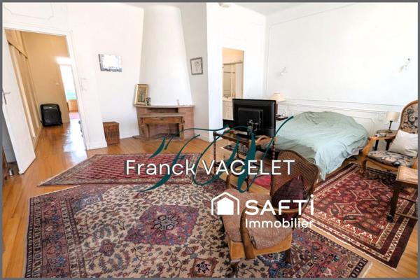 Grande demeure de caractère avec local commercial dans le centre historique