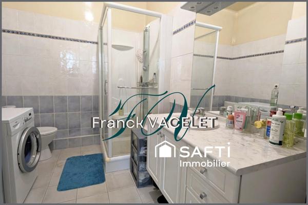 Grande demeure de caractère avec local commercial dans le centre historique