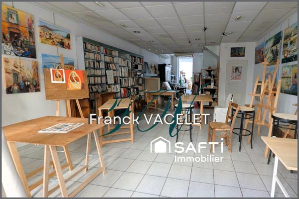 Grande demeure de caractère avec local commercial dans le centre historique