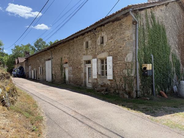 MAISON DE CARACTERE Saint barthelemy de bussiere