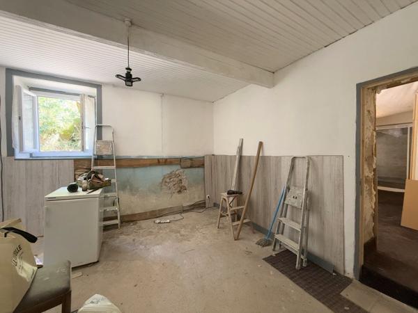 MAISON DE CARACTERE Saint barthelemy de bussiere