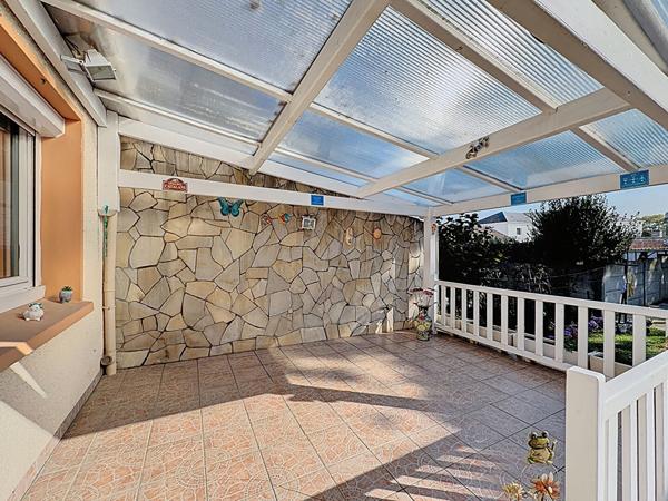 Coup de coeur ! Pavillon indépendant vivable de plain pied, dans le centre ville de Villeparisis - 5 chambres - 1 bureau - jardin et sous-sol total.