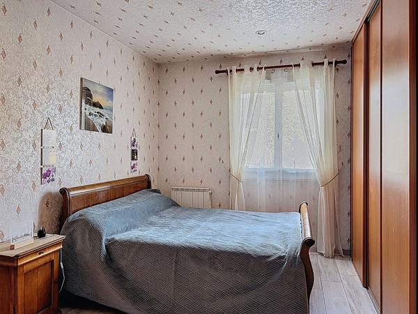 Coup de coeur ! Pavillon indépendant vivable de plain pied, dans le centre ville de Villeparisis - 5 chambres - 1 bureau - jardin et sous-sol total.