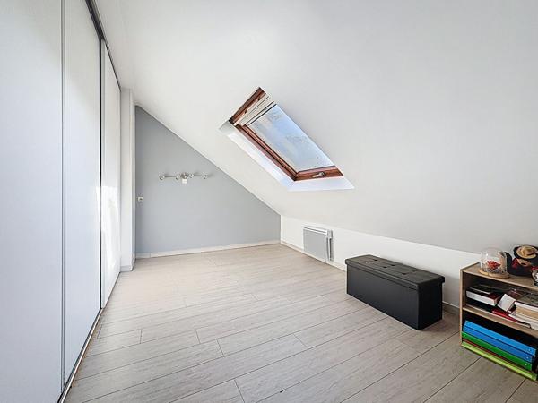 Coup de coeur ! Pavillon indépendant vivable de plain pied, dans le centre ville de Villeparisis - 5 chambres - 1 bureau - jardin et sous-sol total.