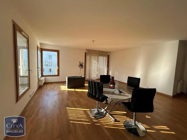 Appartement à louer 3 pièces 72.8m² Tours (37200)
