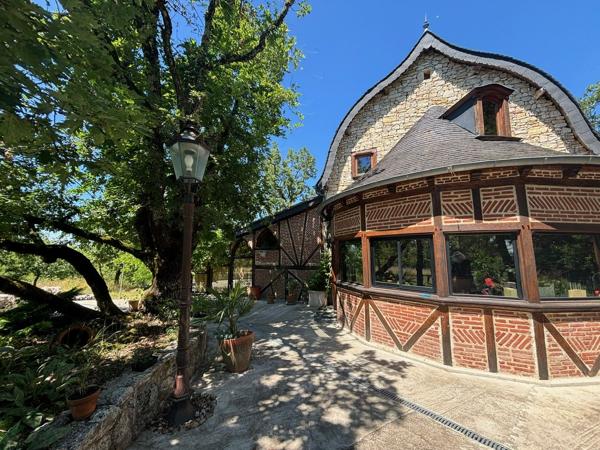 Proche Montcuq: Maison 18e Siècle avec 8,5ha Saint pantaleon