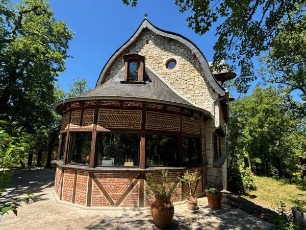 Proche Montcuq: Maison 18e Siècle avec 8,5ha Saint pantaleon