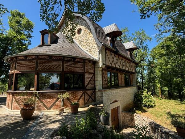 Proche Montcuq: Maison 18e Siècle avec 8,5ha Saint pantaleon