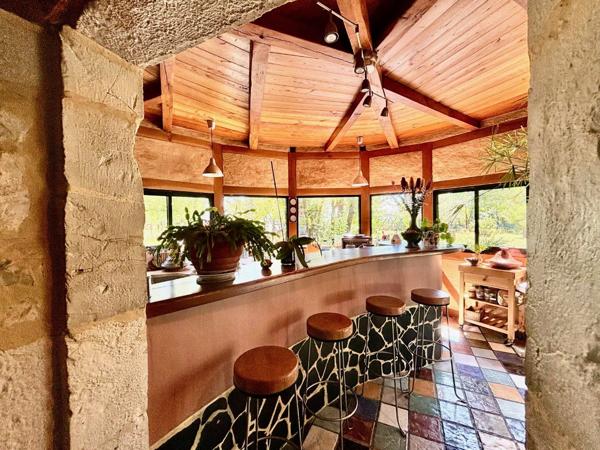 Proche Montcuq: Maison 18e Siècle avec 8,5ha Saint pantaleon