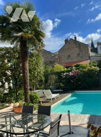 NANTES MELLINET - MAISON AVEC GARAGE - PISCINE - APPARTEMENT INDEPENDANT