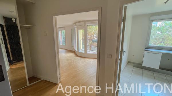 Appartement 5 pièces, 114 m2 avec parking en plein coeur de Garche village Garches
