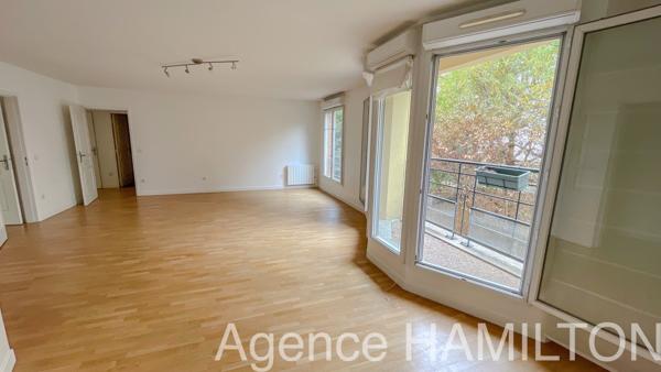 Appartement 5 pièces, 114 m2 avec parking en plein coeur de Garche village Garches