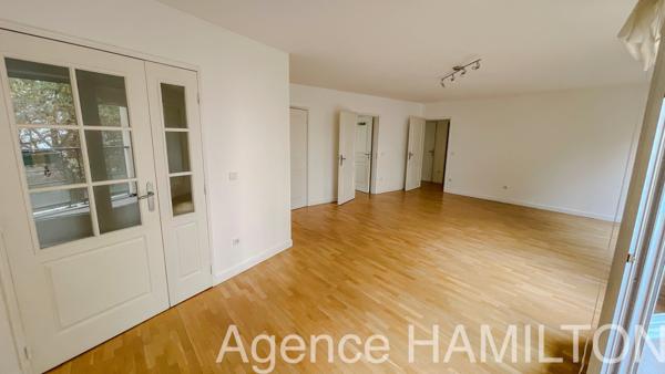 Appartement 5 pièces, 114 m2 avec parking en plein coeur de Garche village Garches