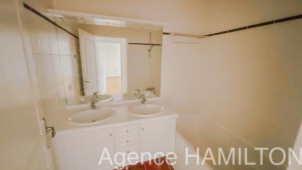 Appartement 5 pièces, 114 m2 avec parking en plein coeur de Garche village Garches