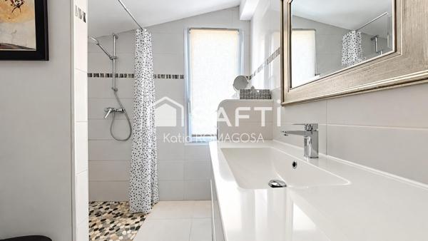 Envie de profiter de Saint-Cyprien à pied ? Cet appartement coche toutes les cases !
