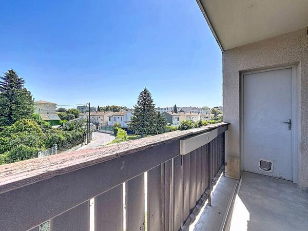 Bel appartement Avignon 3 pièces 71 m2 cave et parking