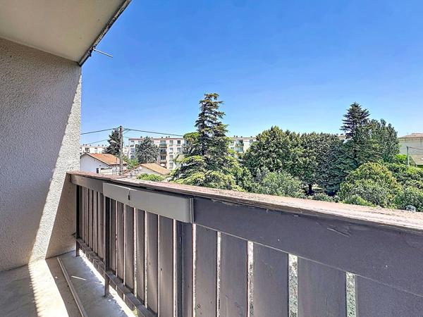 Bel appartement Avignon 3 pièces 71 m2 cave et parking