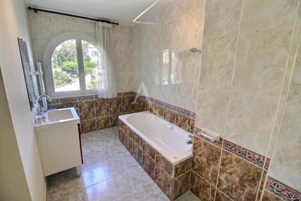 Villa 4 pièce(s) 150 m2