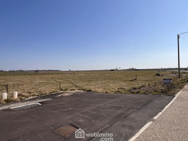 Terrain à bâtir 1096 m² à MORGEMOULIN 55400