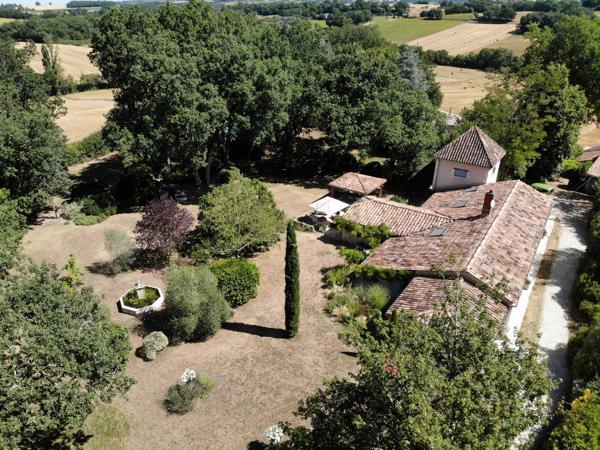 Charmante Propriété de Campagne avec Piscine et Magnifique Parc Clos