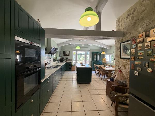 Charmante Propriété de Campagne avec Piscine et Magnifique Parc Clos