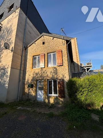 Nouveau mandat, maison en pierre située sur la commune de Douzy comprenant:

- au rez-de-chau...