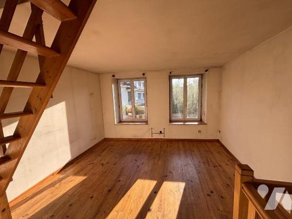 Nouveau mandat, maison en pierre située sur la commune de Douzy comprenant:

- au rez-de-chau...