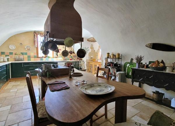 Maison à vendre    13 pièces •  Riez