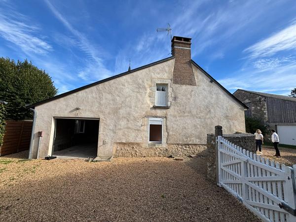 Maison du 19ème en Pierre située dans un environnement calme sur la commune d'Auverse