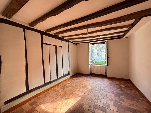 Maison du 19ème en Pierre située dans un environnement calme sur la commune d'Auverse