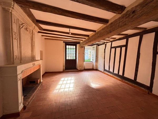 Maison du 19ème en Pierre située dans un environnement calme sur la commune d'Auverse