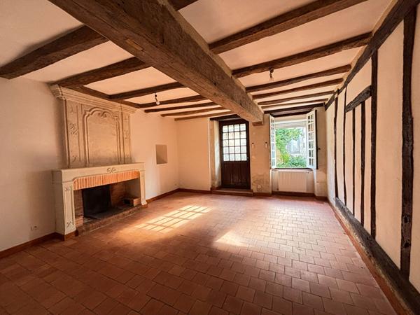 Maison du 19ème en Pierre située dans un environnement calme sur la commune d'Auverse