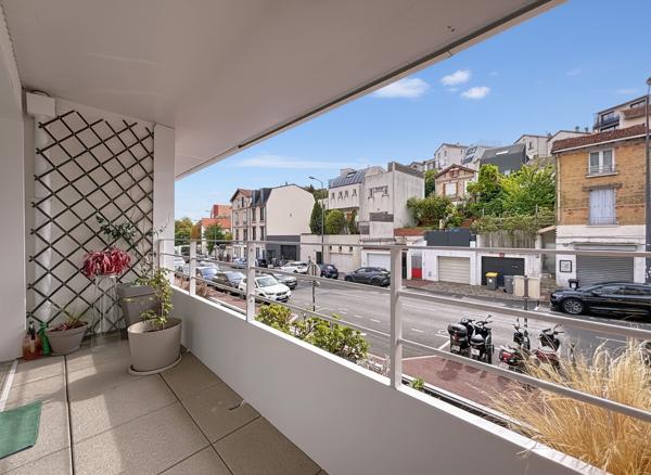 ISSY LES MOULINEAUX - Appartement traversant 4 pièces de 85,51m² avec terrasses dans un immeuble récent
