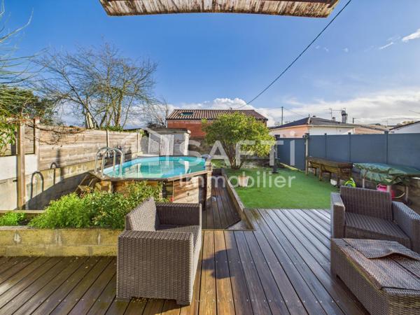 Charmante maison en pierre avec terrasse et piscine – Saint-Médard-en-Jalles