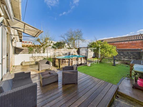 Charmante maison en pierre avec terrasse et piscine – Saint-Médard-en-Jalles